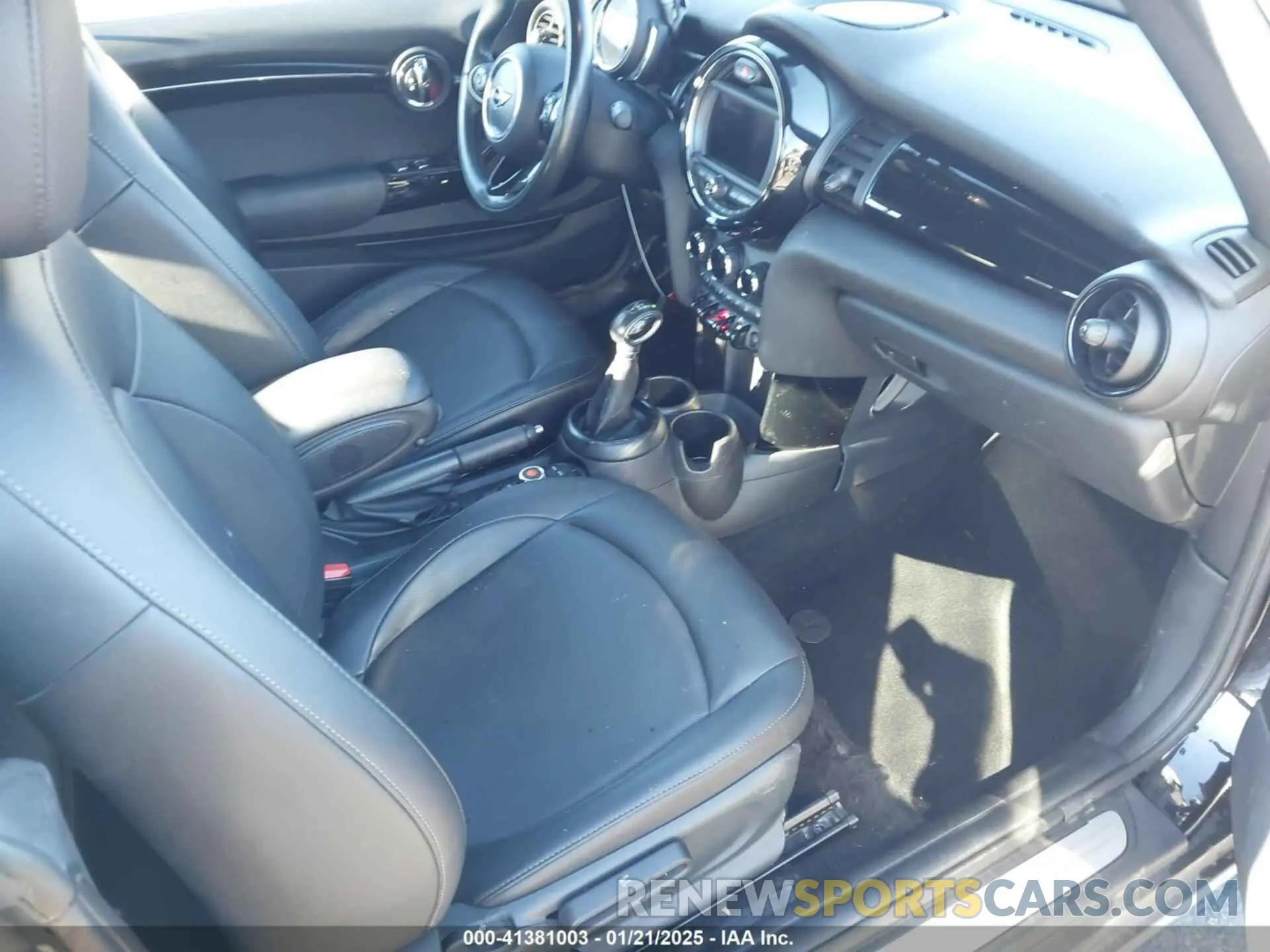 5 Photograph of a damaged car WMWWG5C59K3D01765 MINI CONVERTIBLE 2019