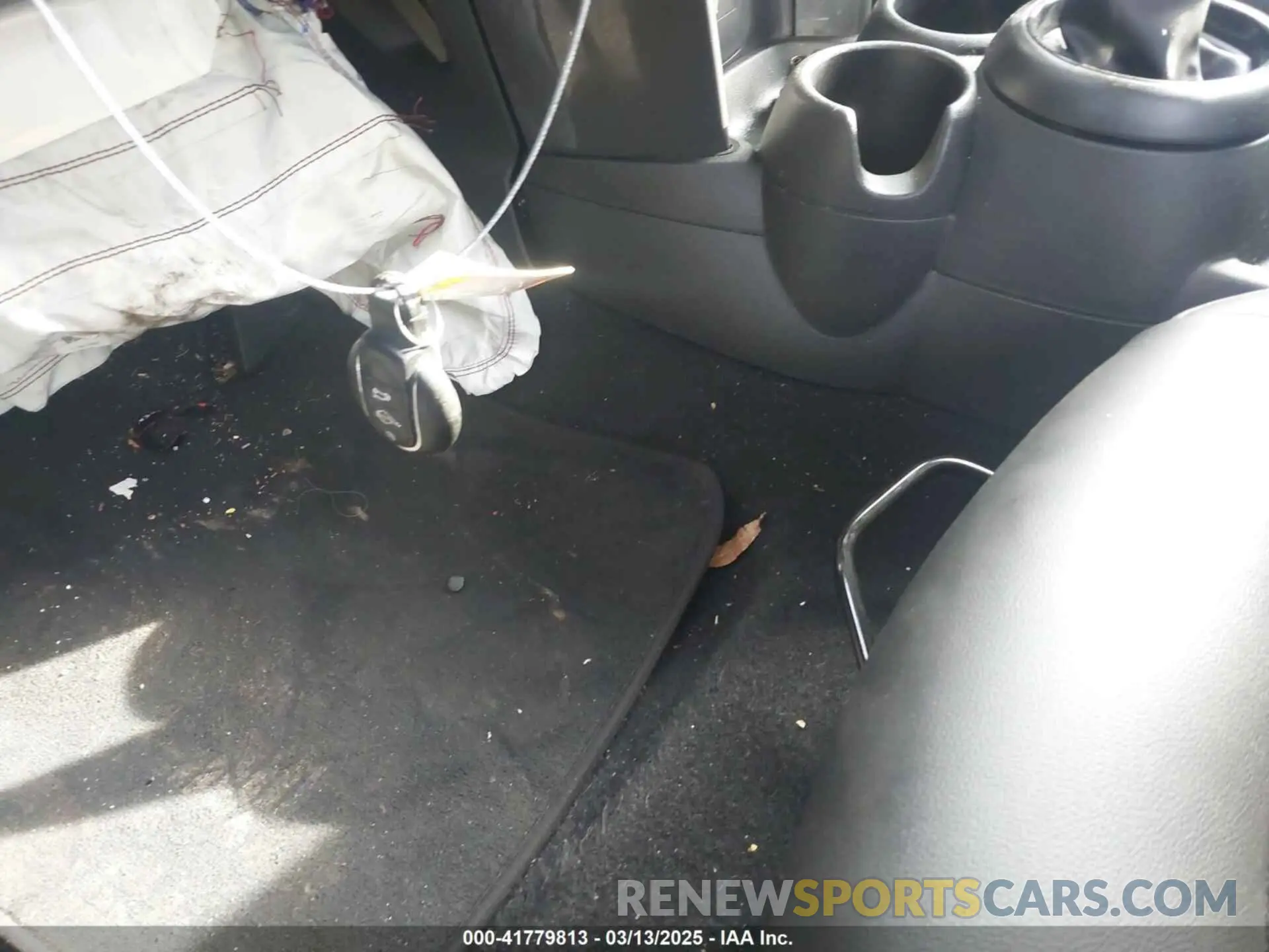 11 Photograph of a damaged car WMWWG5C59K3F79792 MINI CONVERTIBLE 2019