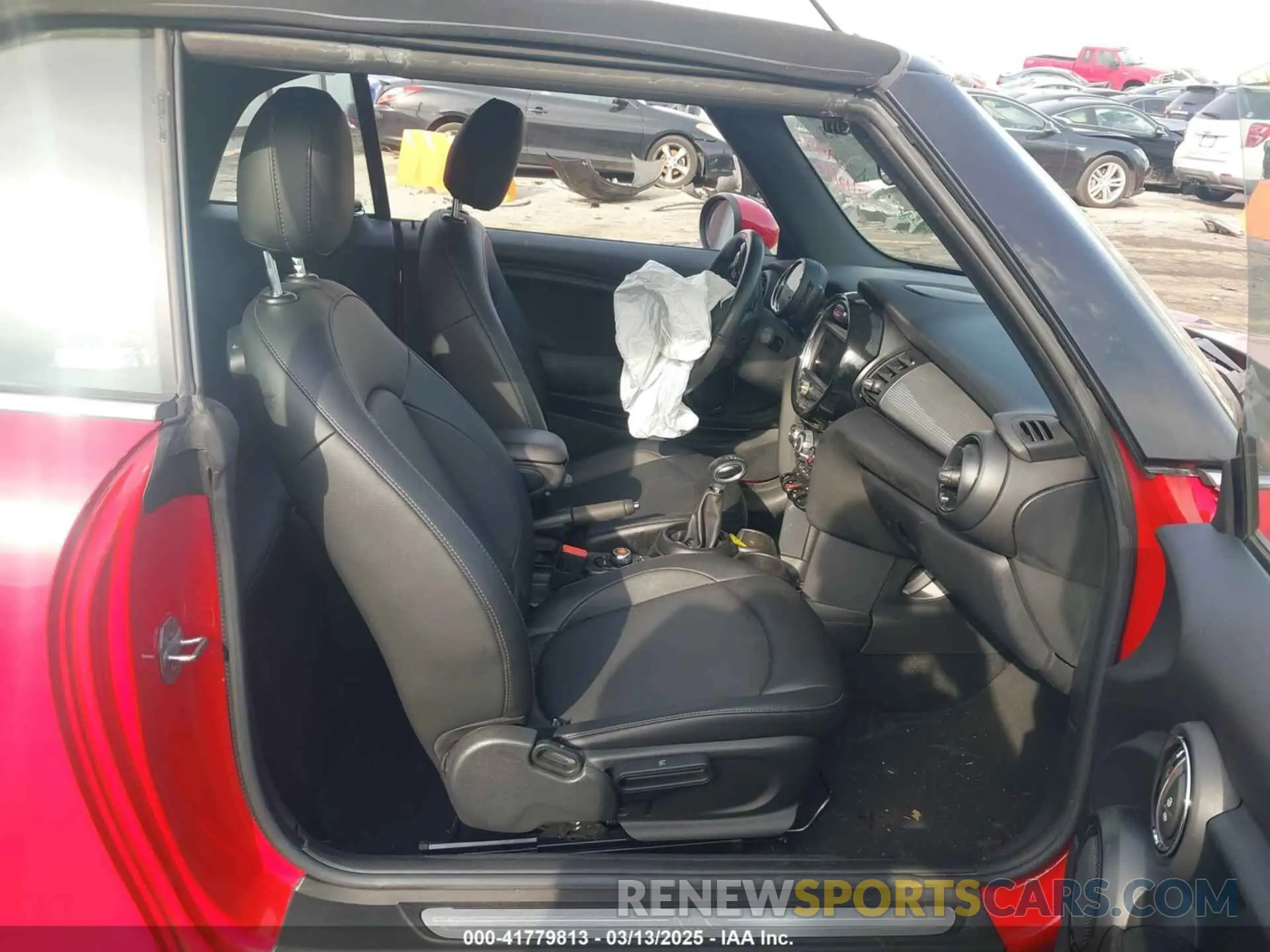 5 Photograph of a damaged car WMWWG5C59K3F79792 MINI CONVERTIBLE 2019