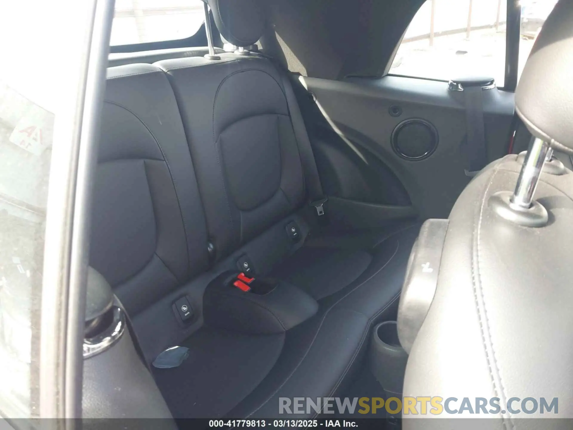 8 Photograph of a damaged car WMWWG5C59K3F79792 MINI CONVERTIBLE 2019