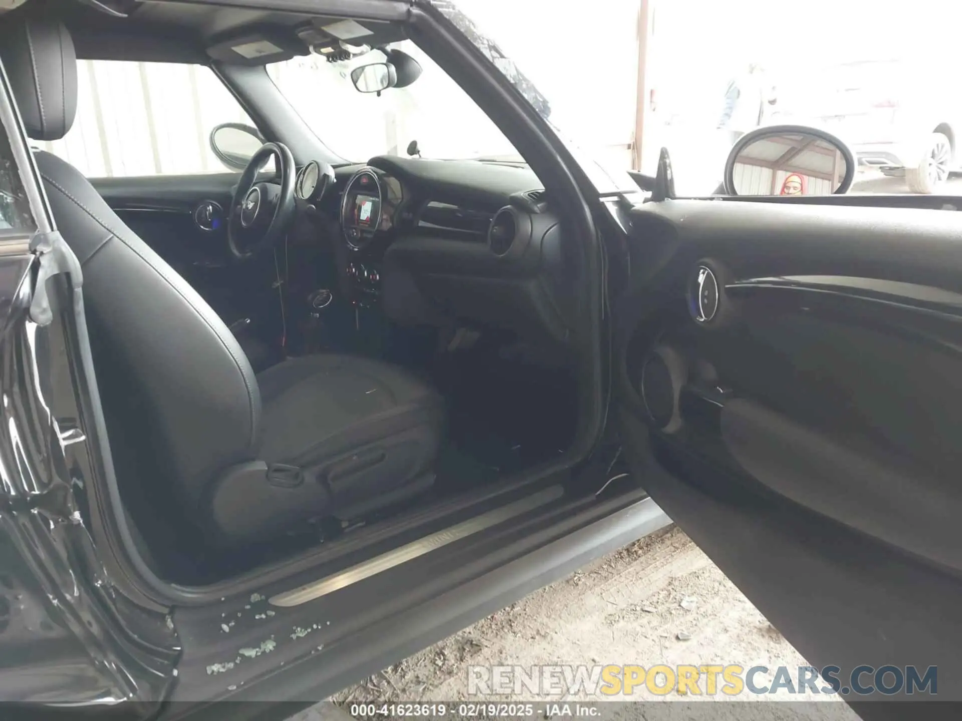 5 Photograph of a damaged car WMWWG5C5XK3H08526 MINI CONVERTIBLE 2019