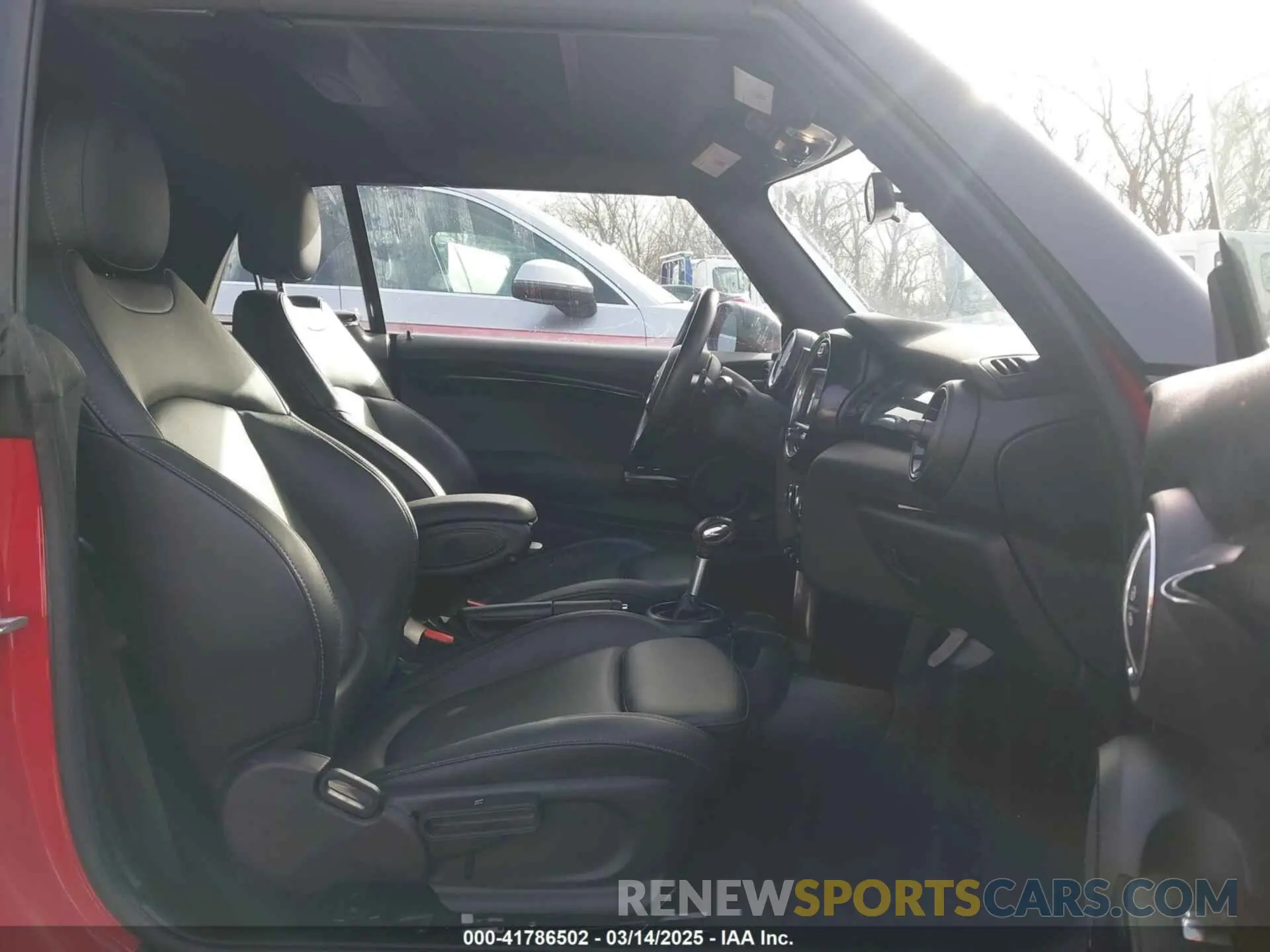 5 Photograph of a damaged car WMWWG9C55K3E40928 MINI CONVERTIBLE 2019
