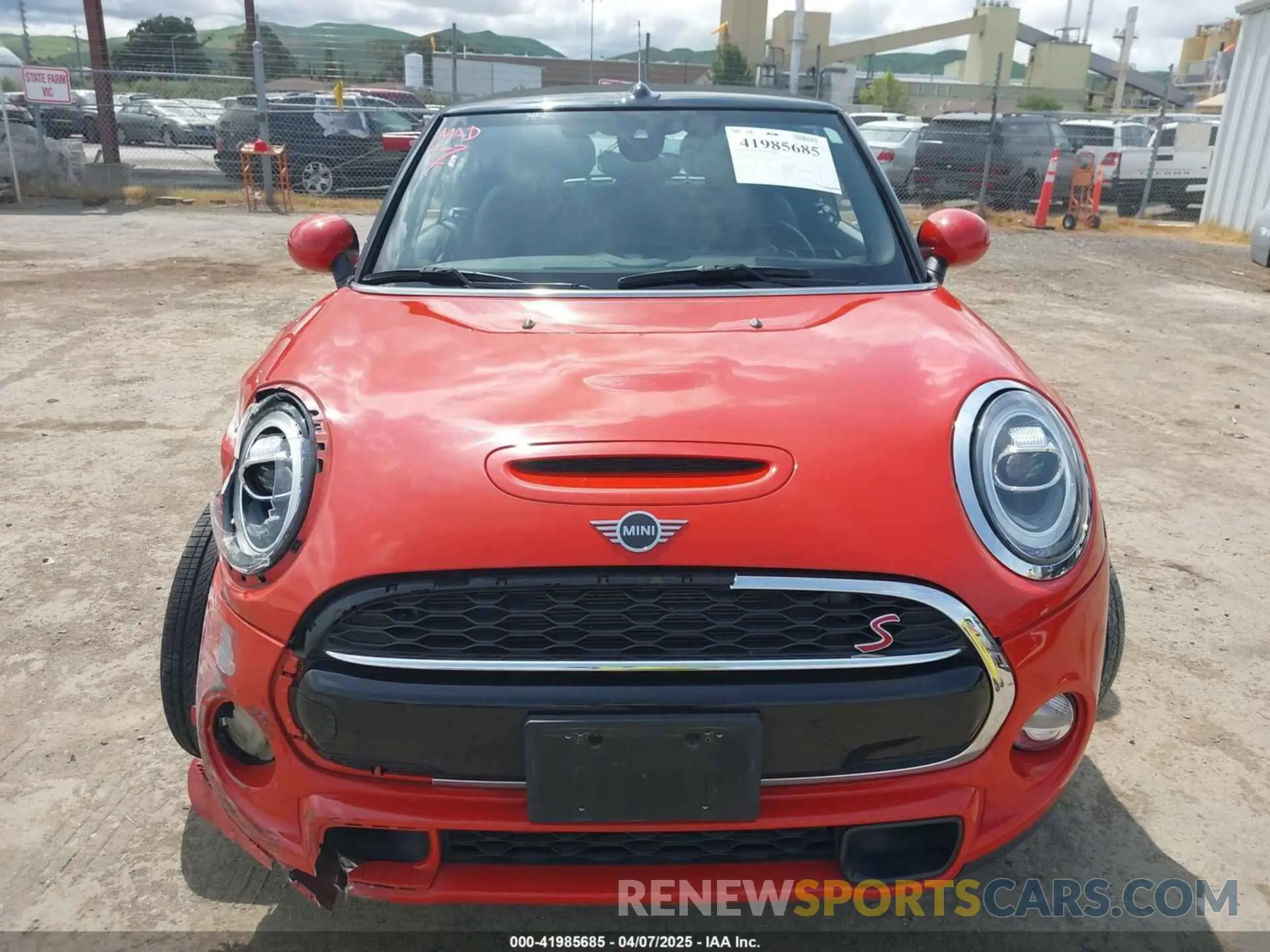 12 Photograph of a damaged car WMWWG9C58K3E40700 MINI CONVERTIBLE 2019
