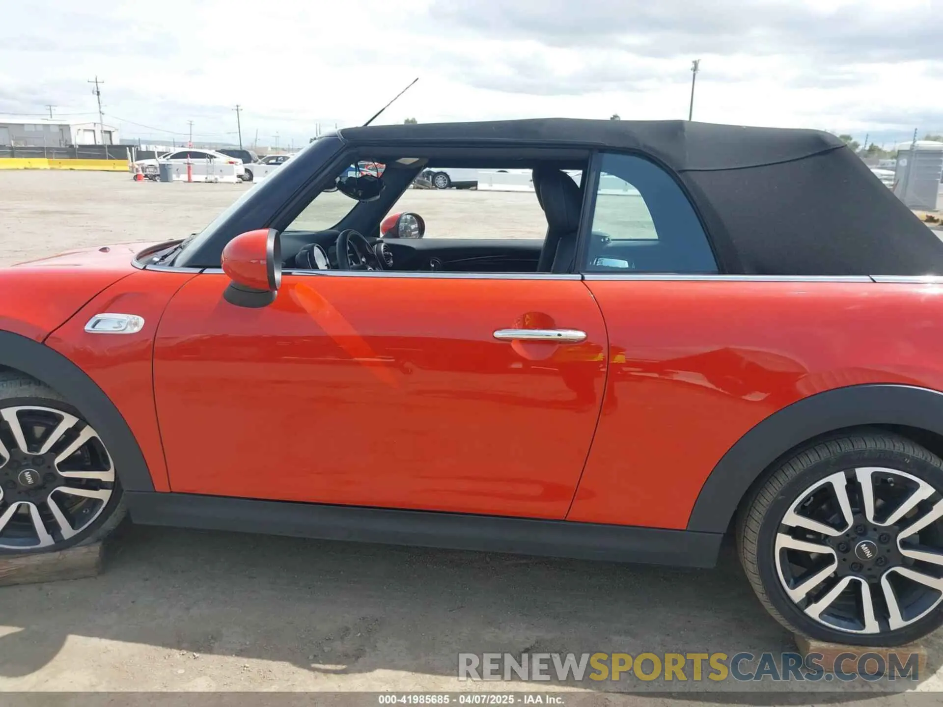 14 Photograph of a damaged car WMWWG9C58K3E40700 MINI CONVERTIBLE 2019