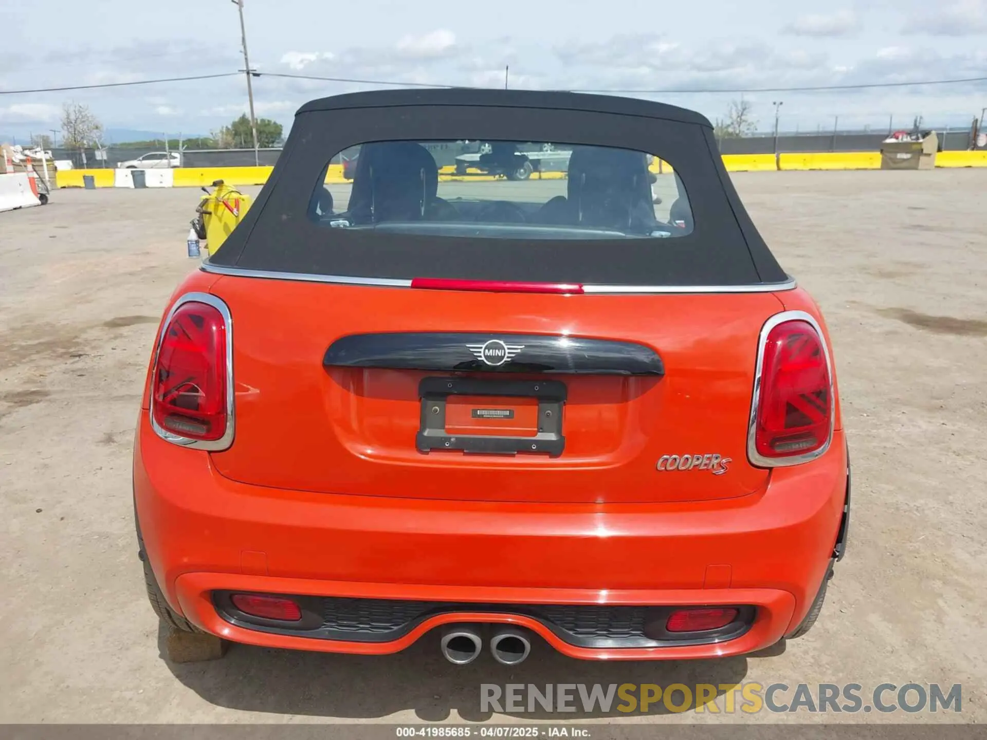 16 Photograph of a damaged car WMWWG9C58K3E40700 MINI CONVERTIBLE 2019