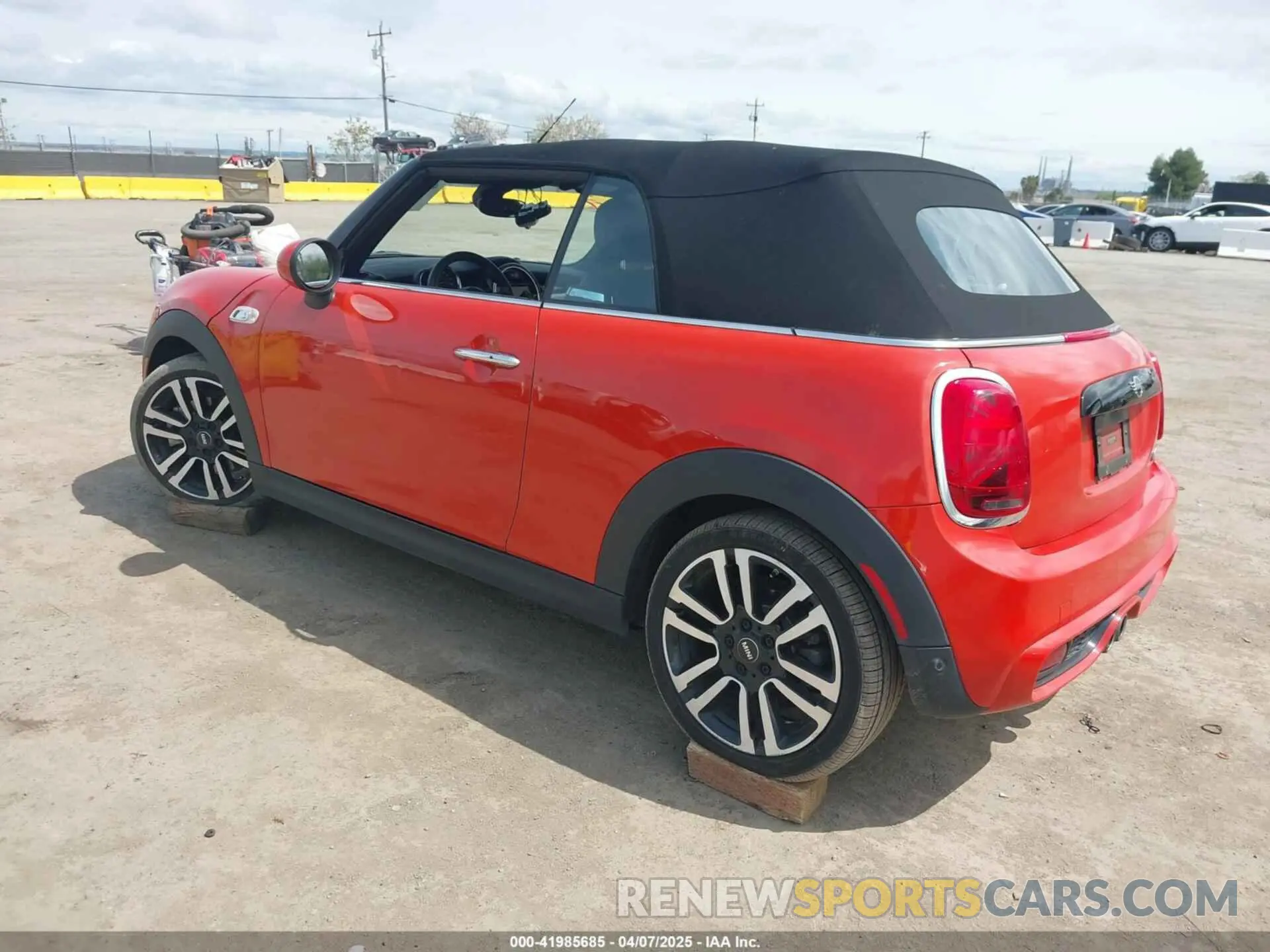 3 Photograph of a damaged car WMWWG9C58K3E40700 MINI CONVERTIBLE 2019