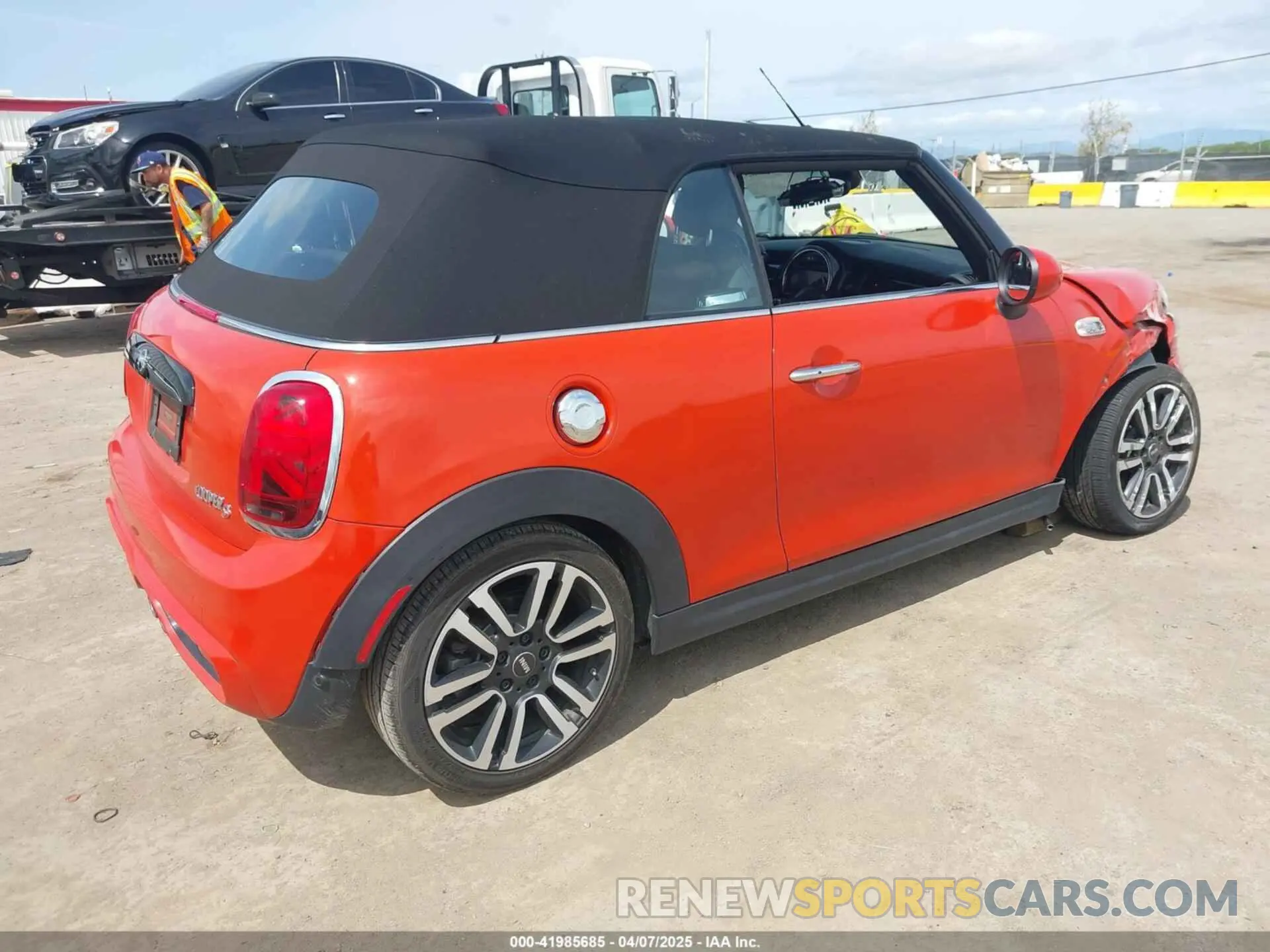 4 Photograph of a damaged car WMWWG9C58K3E40700 MINI CONVERTIBLE 2019