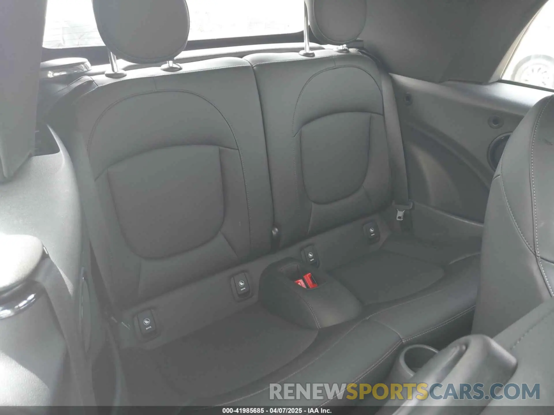 8 Photograph of a damaged car WMWWG9C58K3E40700 MINI CONVERTIBLE 2019