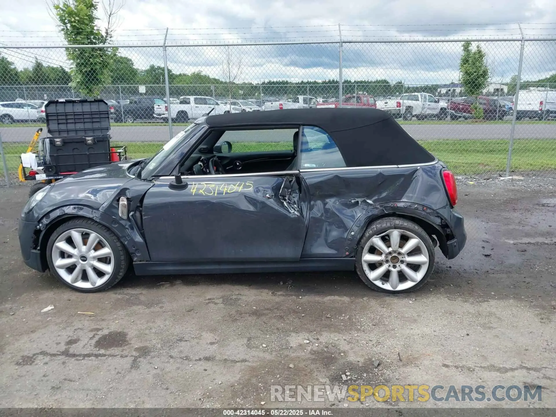 14 Photograph of a damaged car WMWWJ5C06M3M15700 MINI CONVERTIBLE 2021