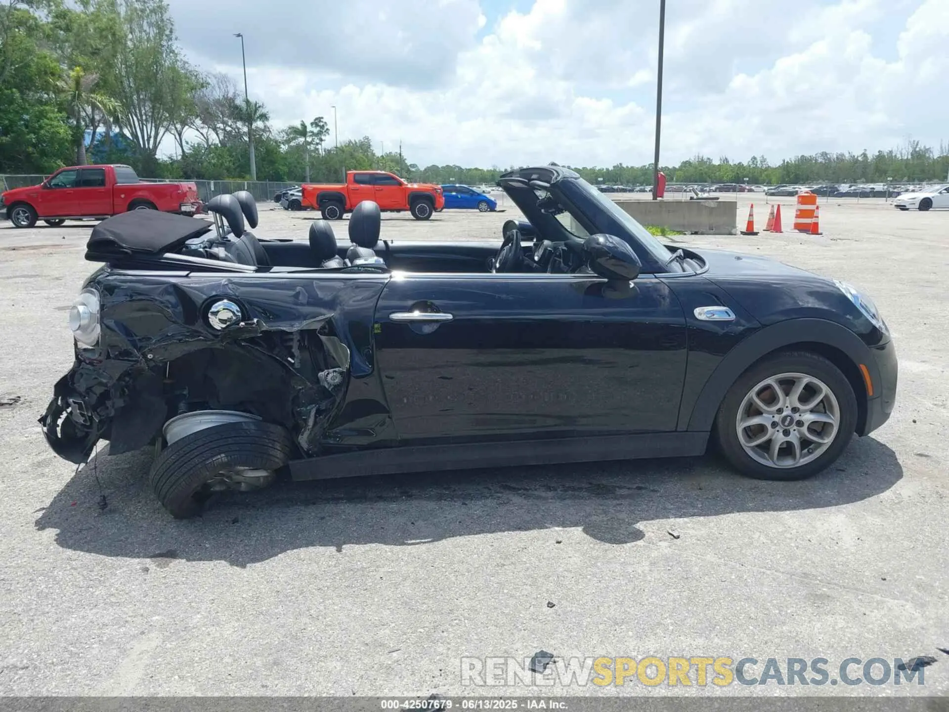 12 Photograph of a damaged car WMWWJ5C0XM3M08622 MINI CONVERTIBLE 2021