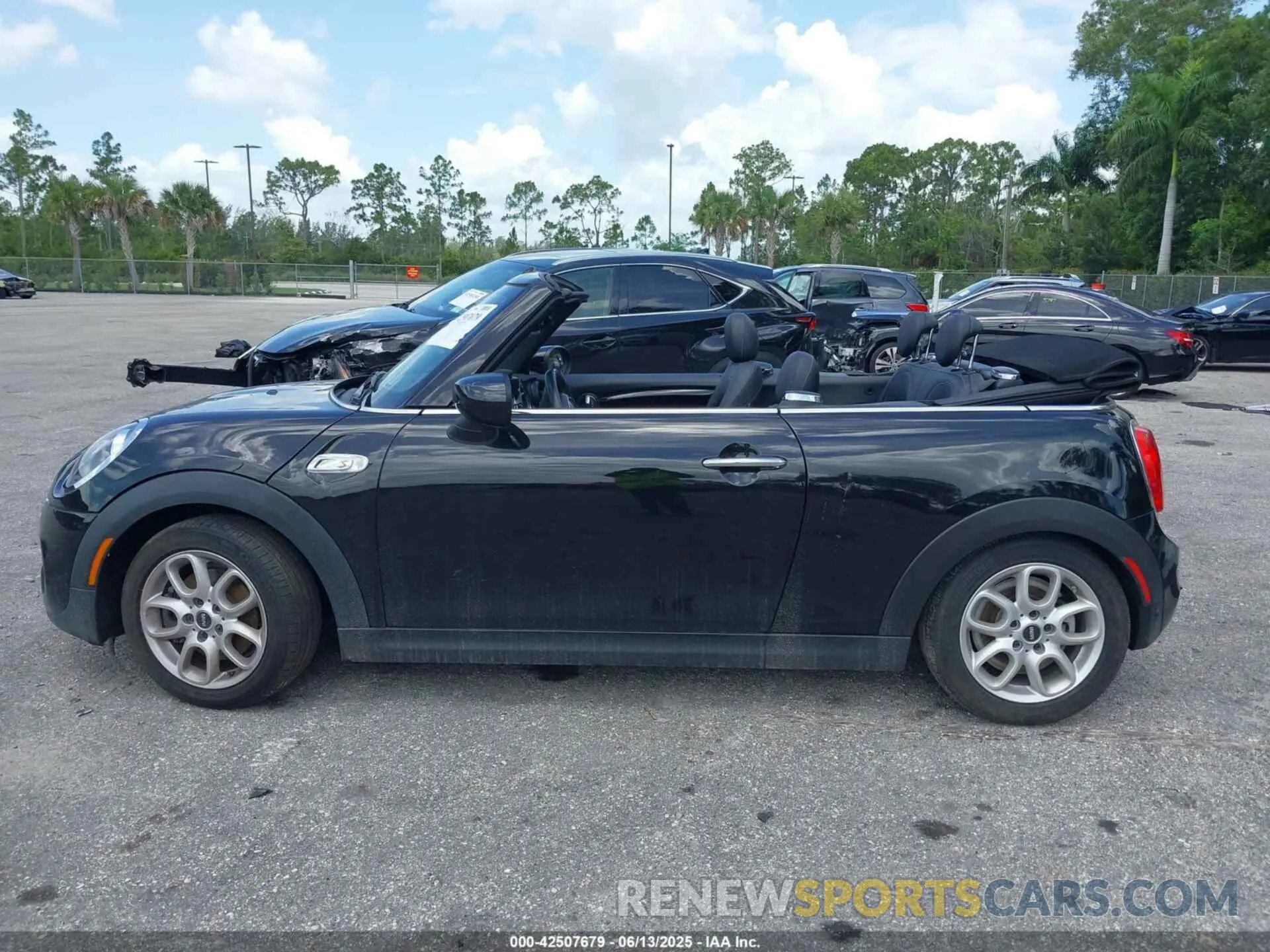 13 Photograph of a damaged car WMWWJ5C0XM3M08622 MINI CONVERTIBLE 2021