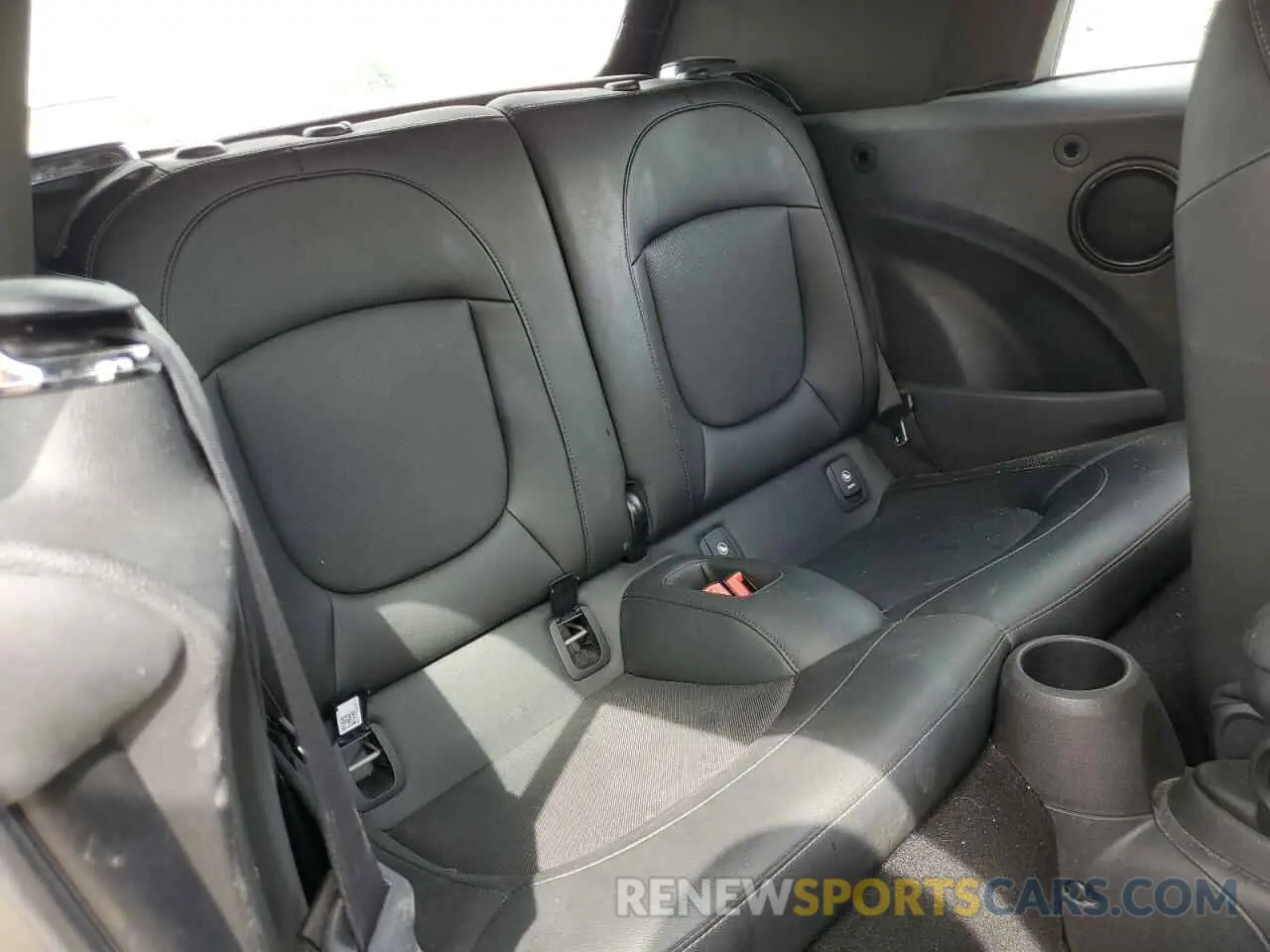 10 Photograph of a damaged car WMWWG5C55K3F79644 MINI COOPER 2019