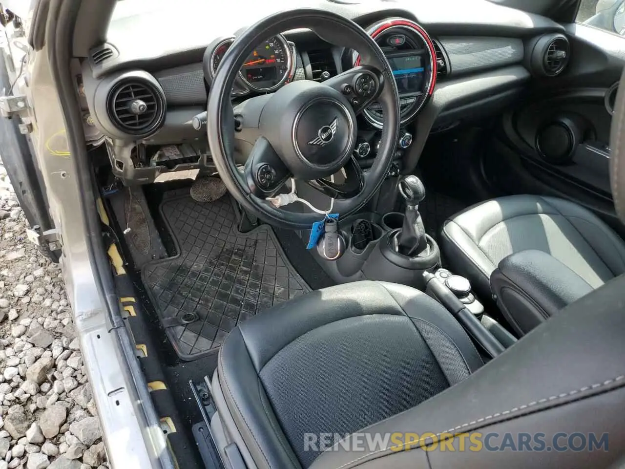 8 Photograph of a damaged car WMWWG5C55K3F79644 MINI COOPER 2019