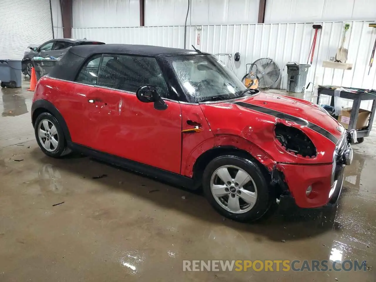 4 Photograph of a damaged car WMWWG5C56K3D01870 MINI COOPER 2019
