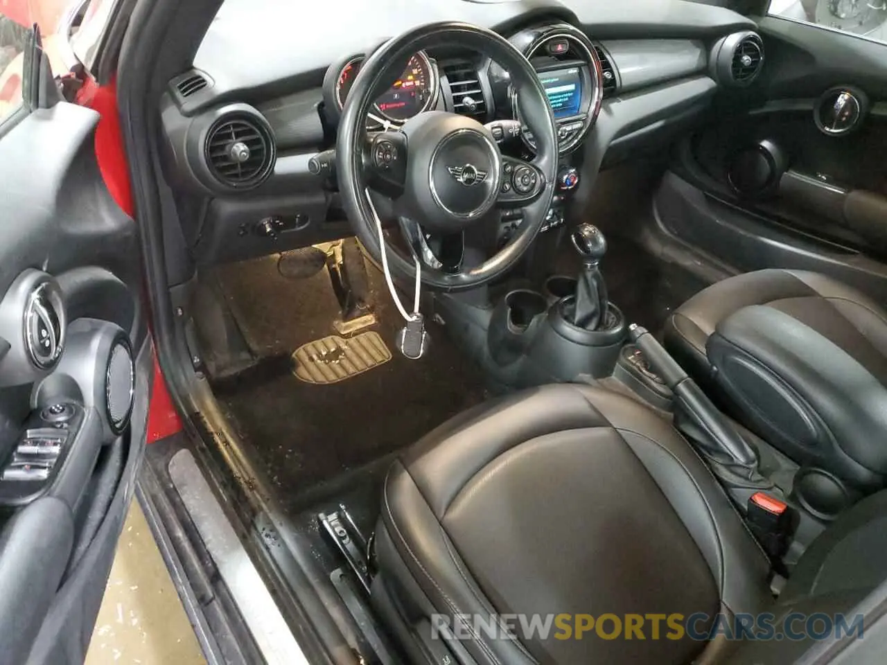 8 Photograph of a damaged car WMWWG5C56K3D01870 MINI COOPER 2019
