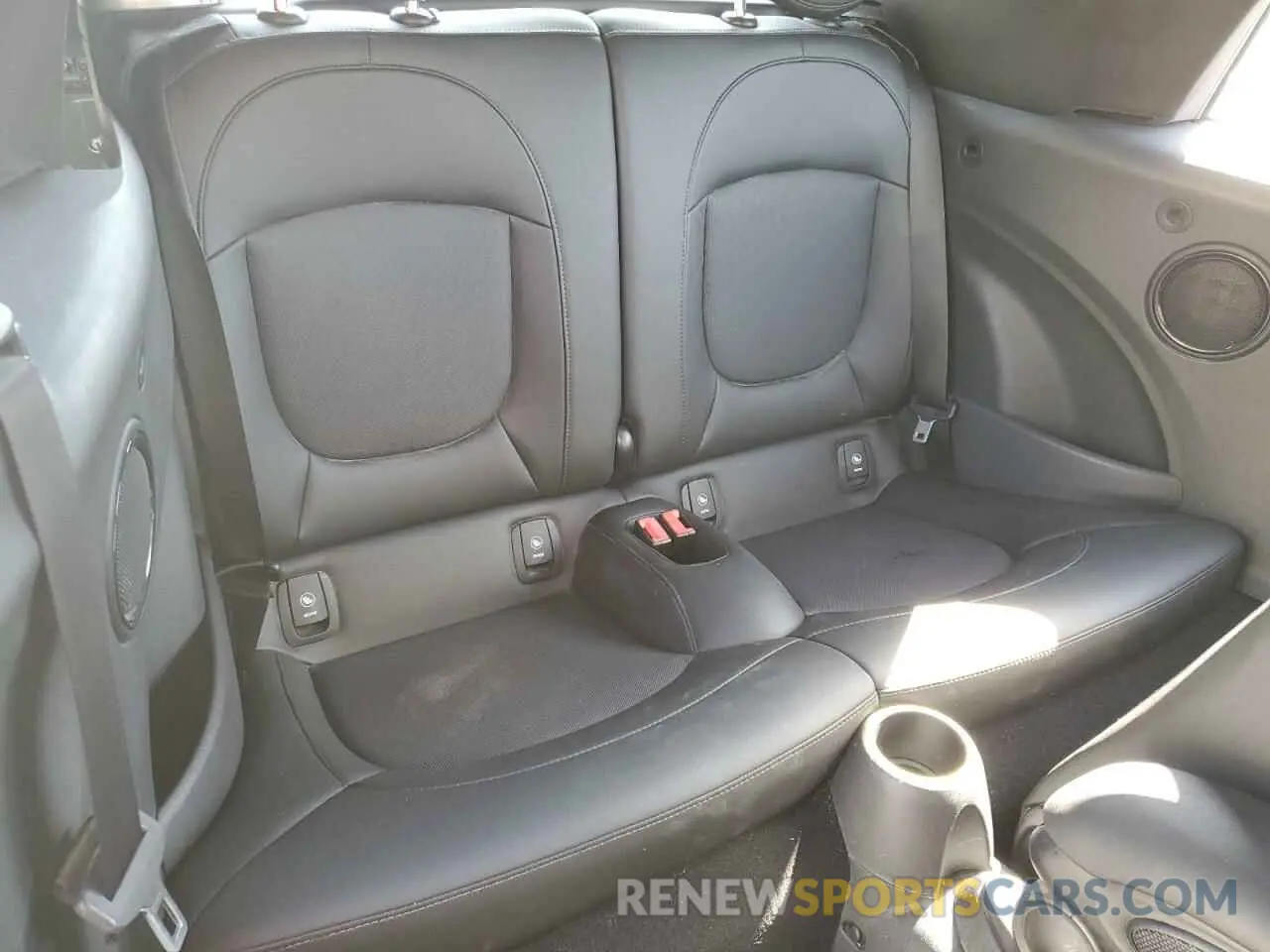 10 Photograph of a damaged car WMWWG5C5XK3H08462 MINI COOPER 2019