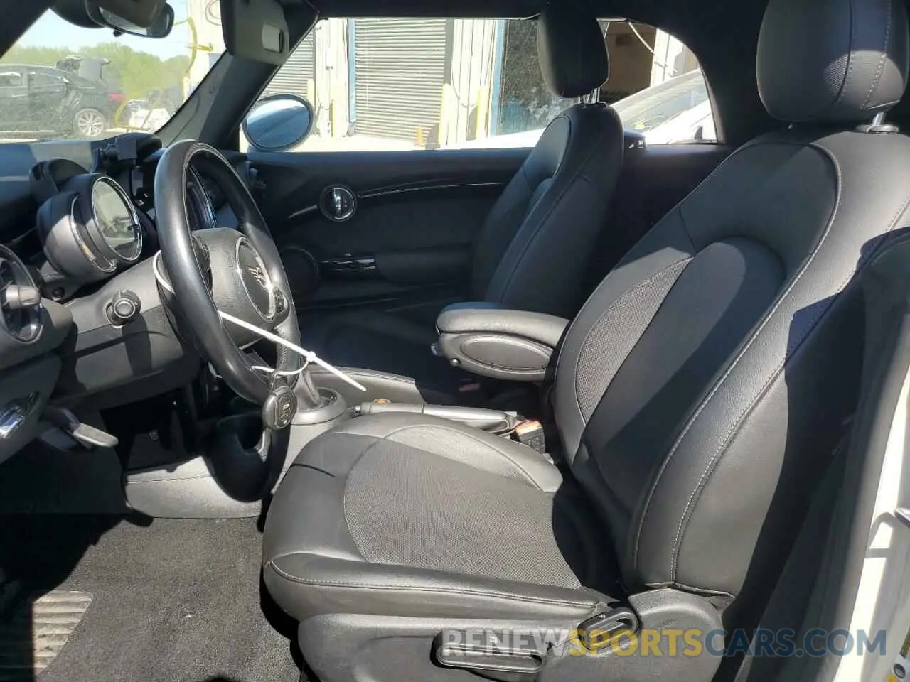 7 Photograph of a damaged car WMWWG5C5XK3H08462 MINI COOPER 2019