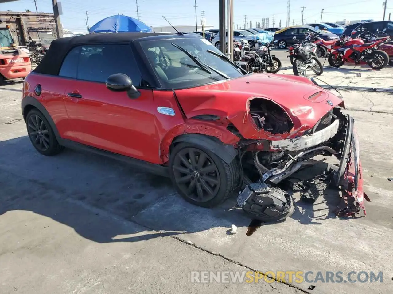 4 Photograph of a damaged car WMWWG9C53K3E40071 MINI COOPER 2019