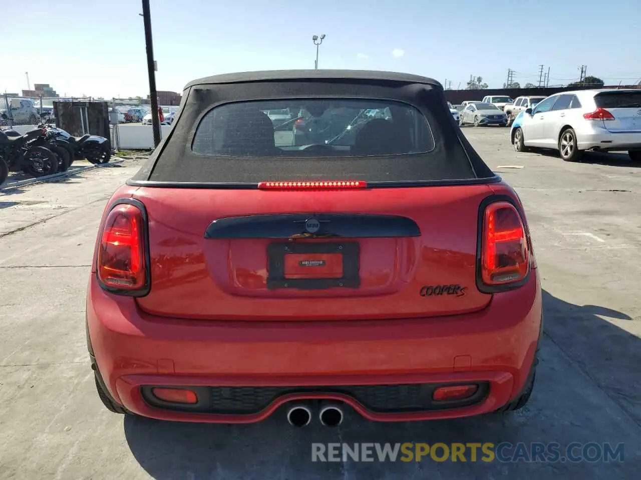6 Photograph of a damaged car WMWWG9C53K3E40071 MINI COOPER 2019
