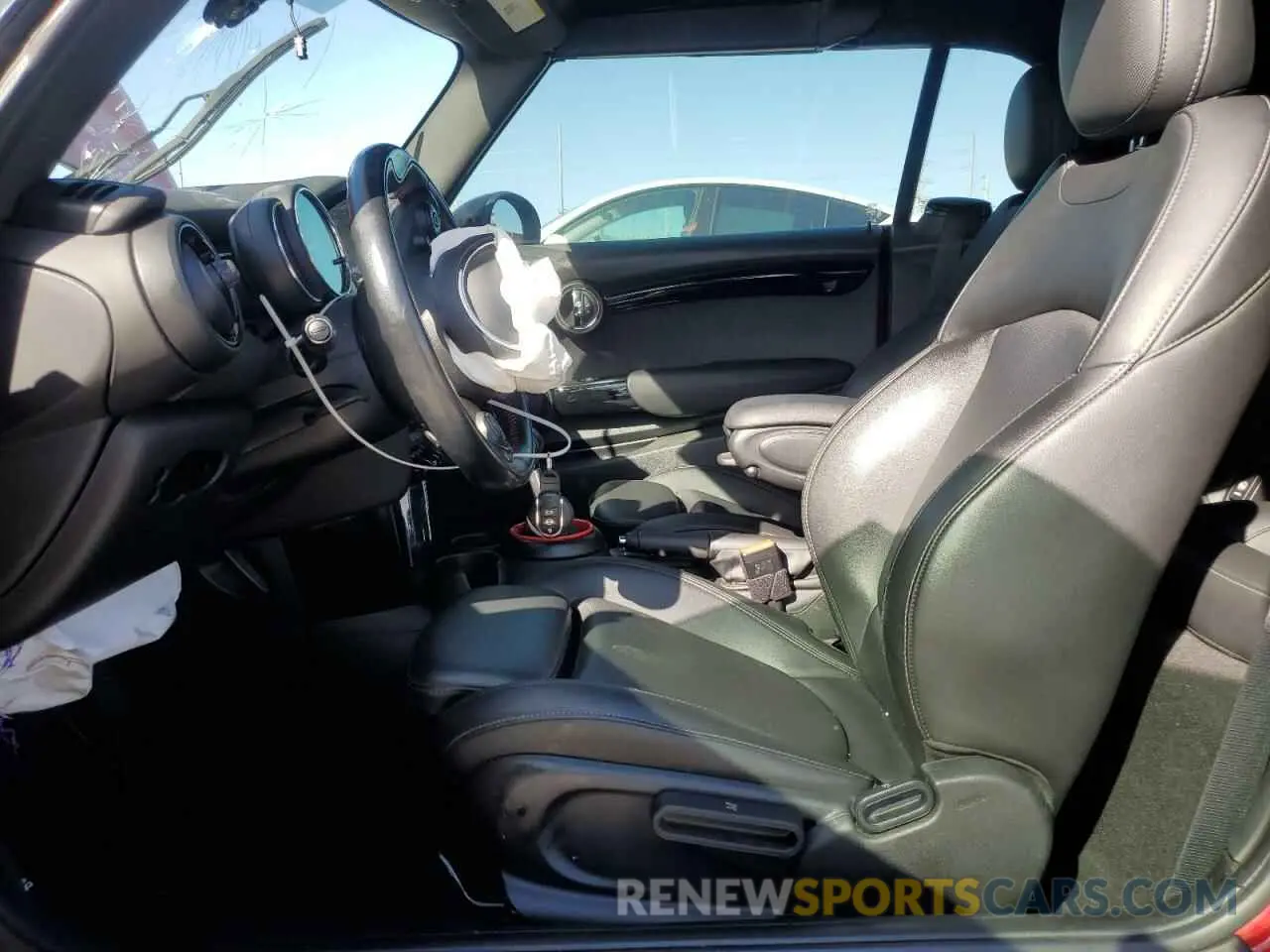 7 Photograph of a damaged car WMWWG9C53K3E40071 MINI COOPER 2019