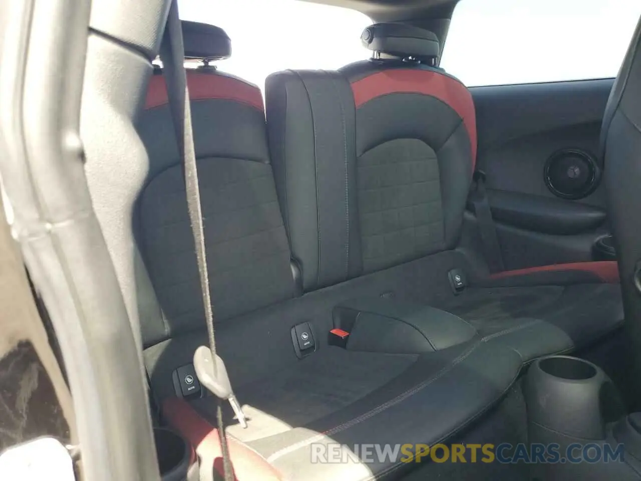 11 Photograph of a damaged car WMWXM9C50K2H81141 MINI COOPER 2019