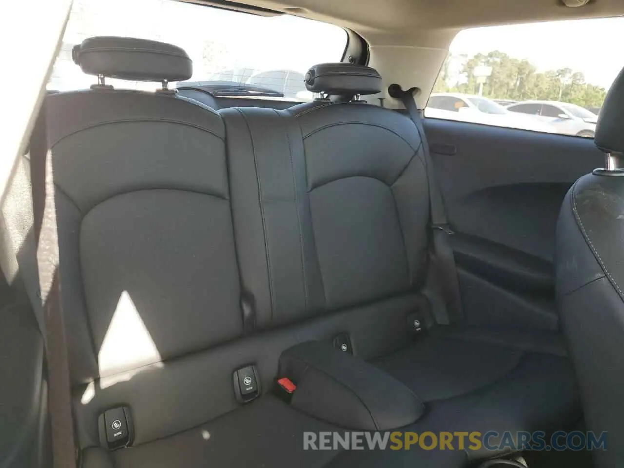10 Photograph of a damaged car WMWXP5C51K2H30960 MINI COOPER 2019