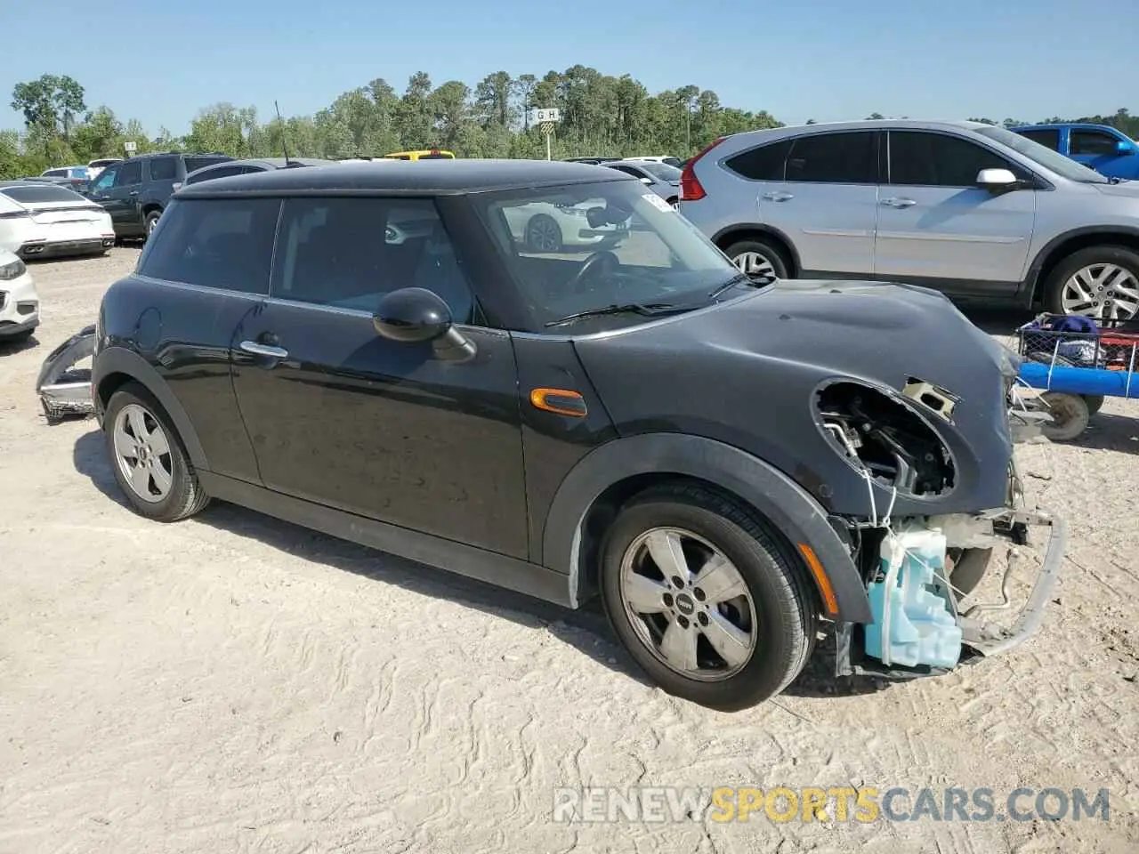 4 Photograph of a damaged car WMWXP5C51K2H30960 MINI COOPER 2019