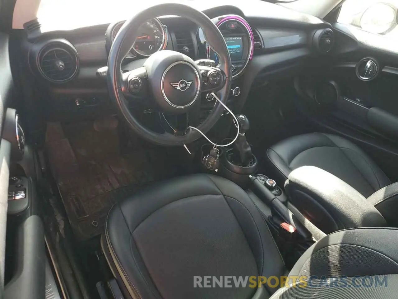 8 Photograph of a damaged car WMWXP5C51K2H30960 MINI COOPER 2019