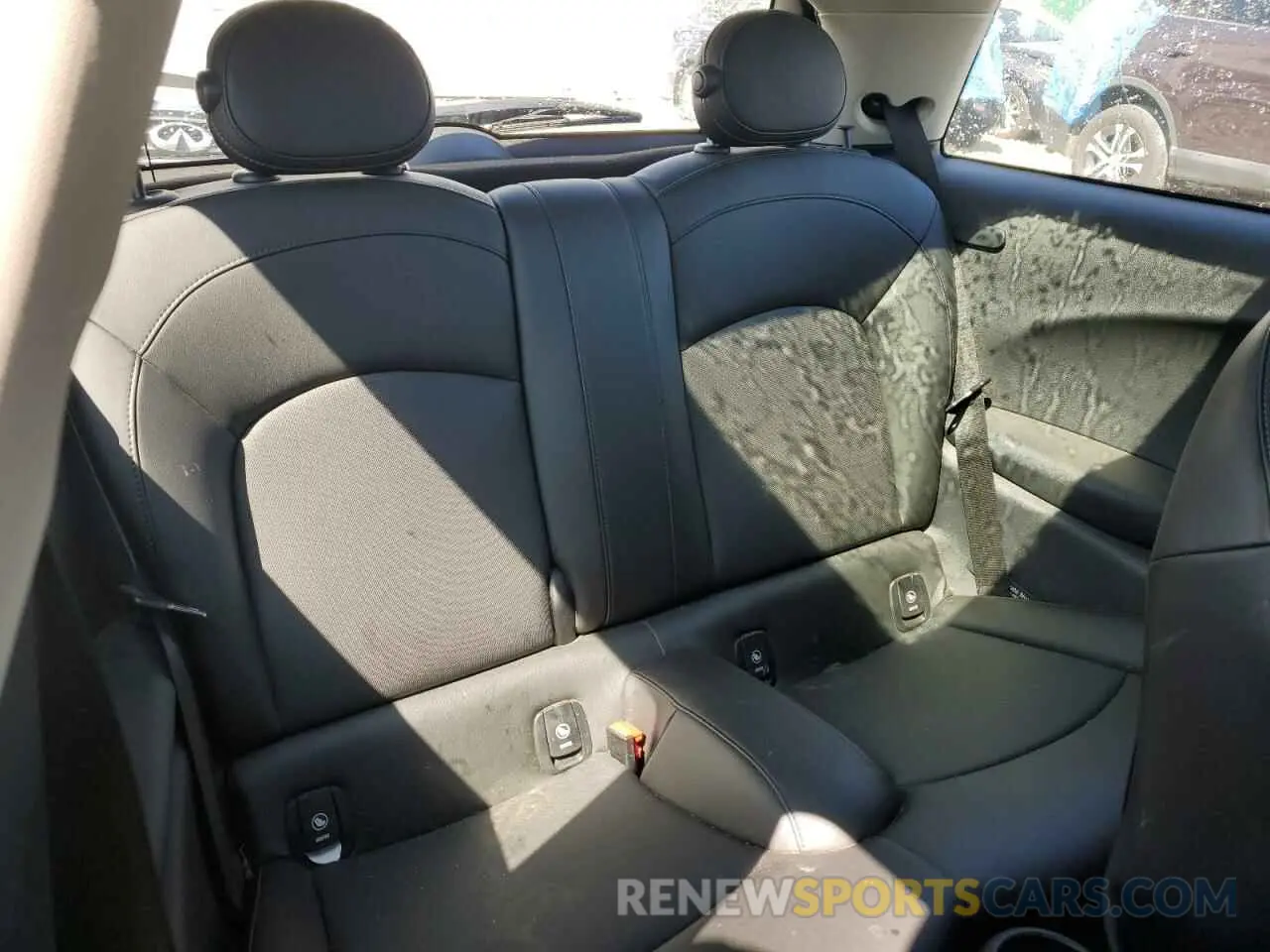 10 Photograph of a damaged car WMWXP5C57K2H31420 MINI COOPER 2019