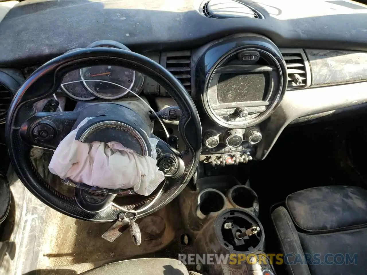 8 Photograph of a damaged car WMWXP7C52K2A50593 MINI COOPER 2019
