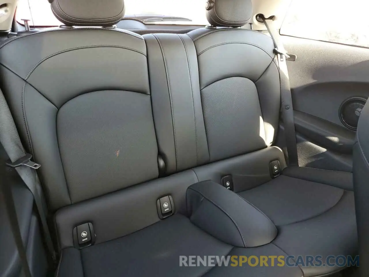 10 Photograph of a damaged car WMWXP7C52K2A50805 MINI COOPER 2019