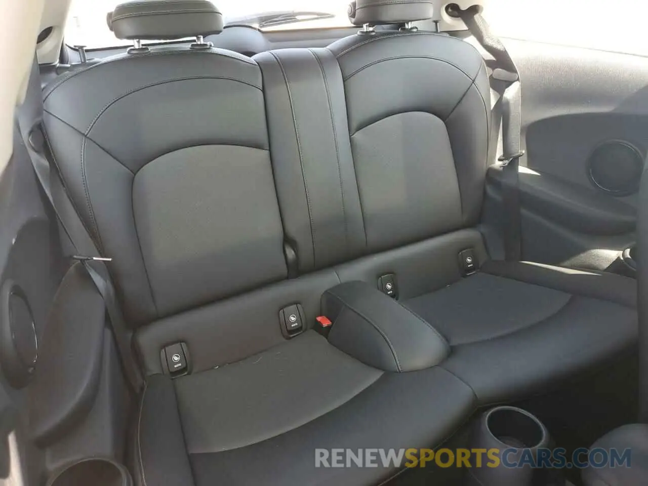 10 Photograph of a damaged car WMWXP7C56K2A54419 MINI COOPER 2019