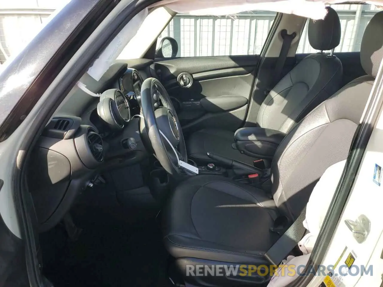 7 Photograph of a damaged car WMWXU1C57K2J01914 MINI COOPER 2019