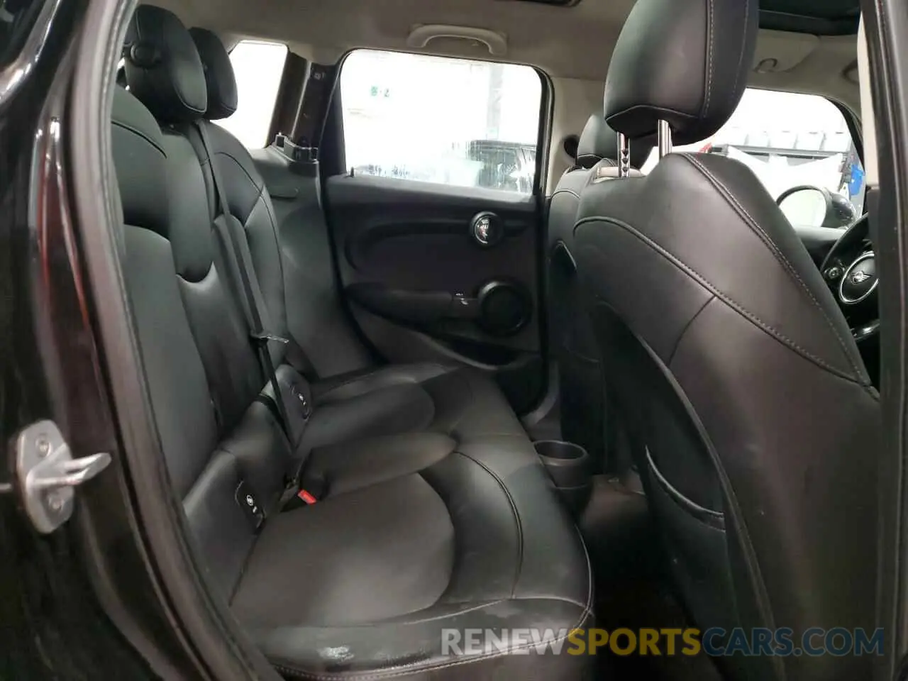 10 Photograph of a damaged car WMWXU1C58K2H74102 MINI COOPER 2019