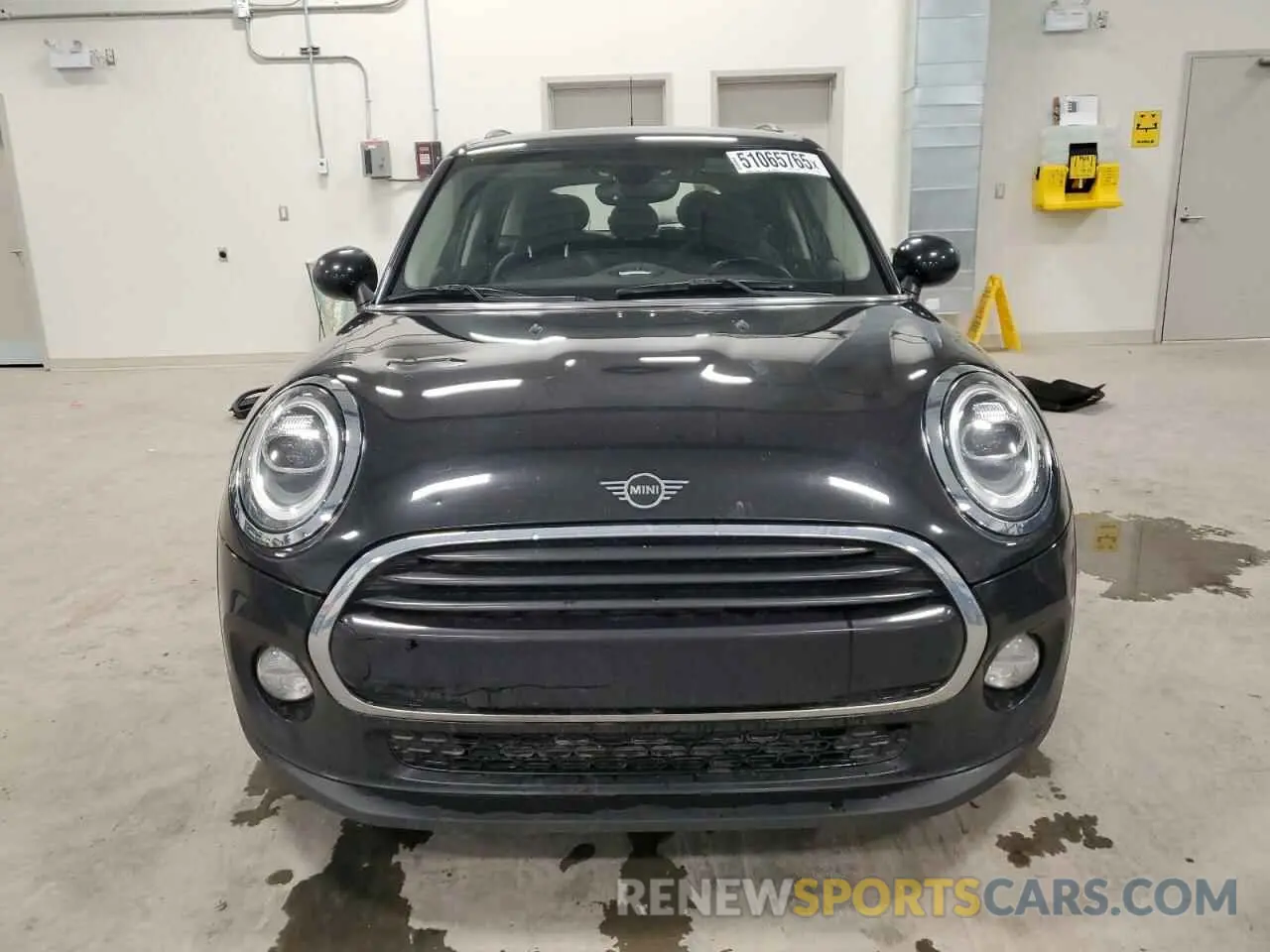 5 Photograph of a damaged car WMWXU1C58K2H74102 MINI COOPER 2019