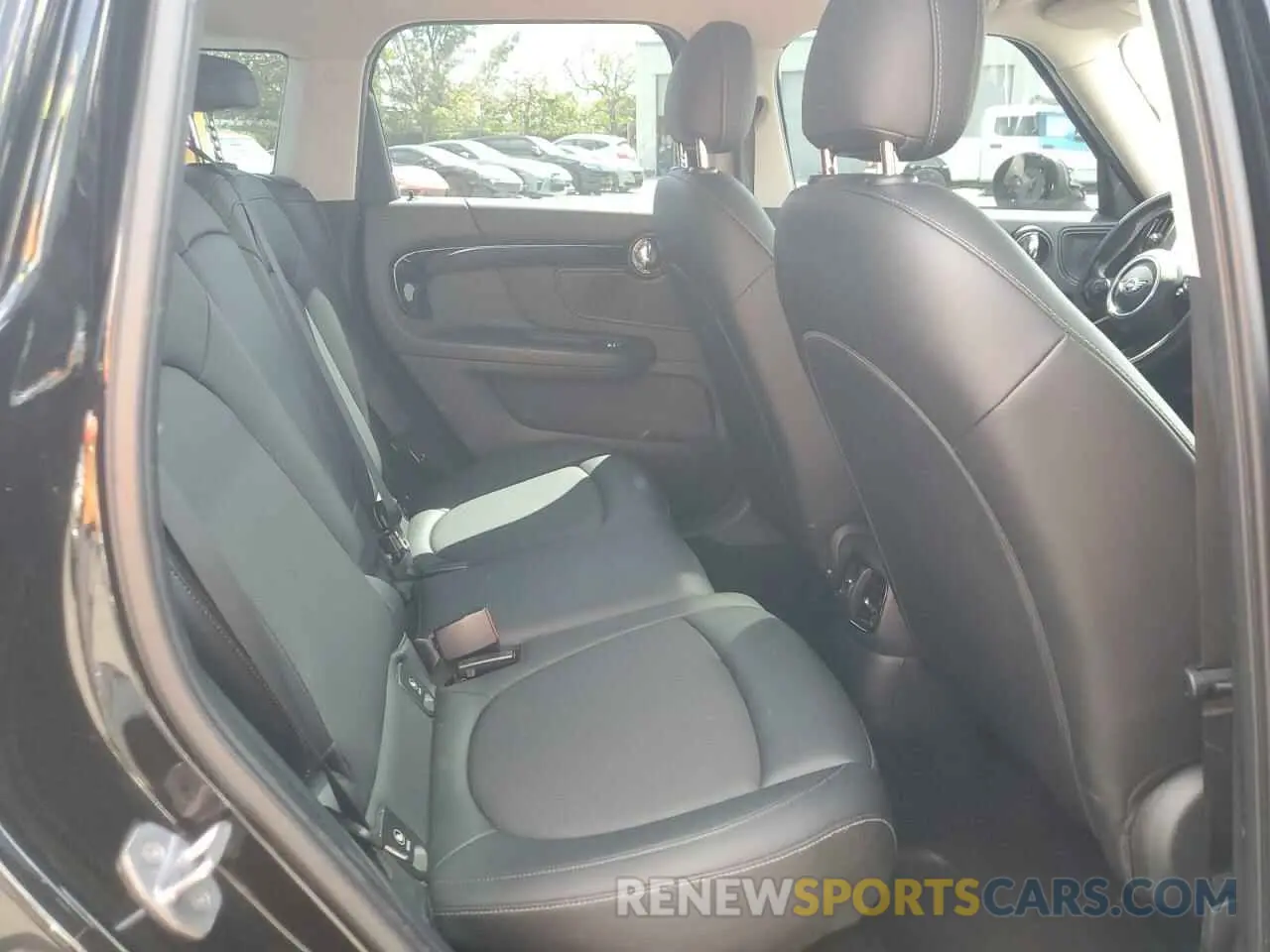 10 Photograph of a damaged car WMZYS7C53K3F44686 MINI COOPER 2019