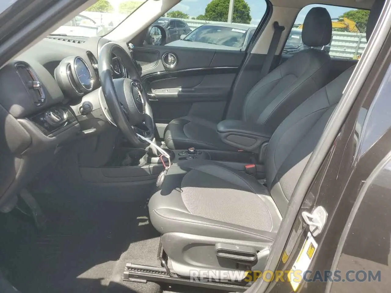 7 Photograph of a damaged car WMZYS7C53K3F44686 MINI COOPER 2019