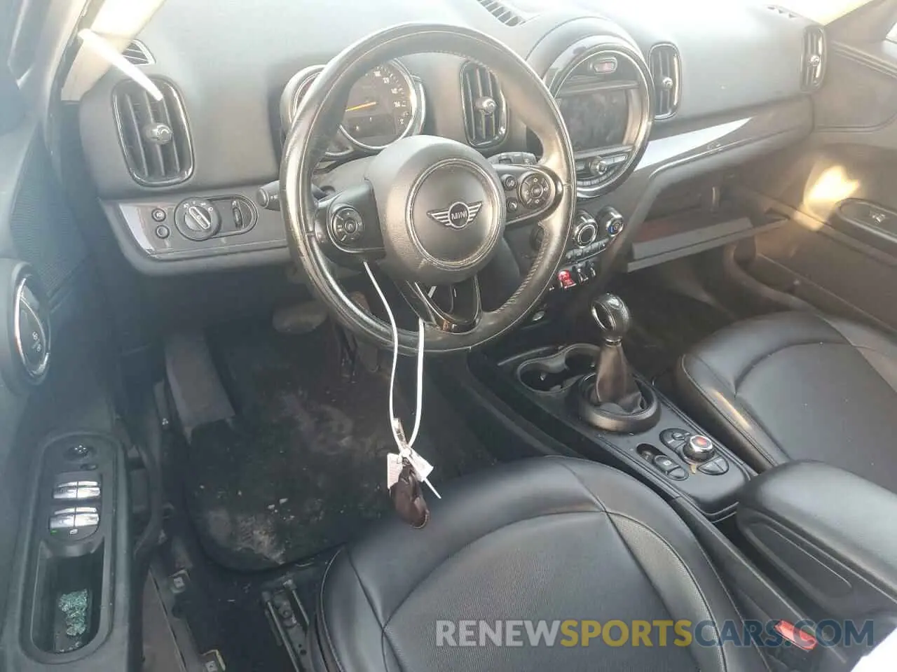 8 Photograph of a damaged car WMZYS7C59K3F45924 MINI COOPER 2019