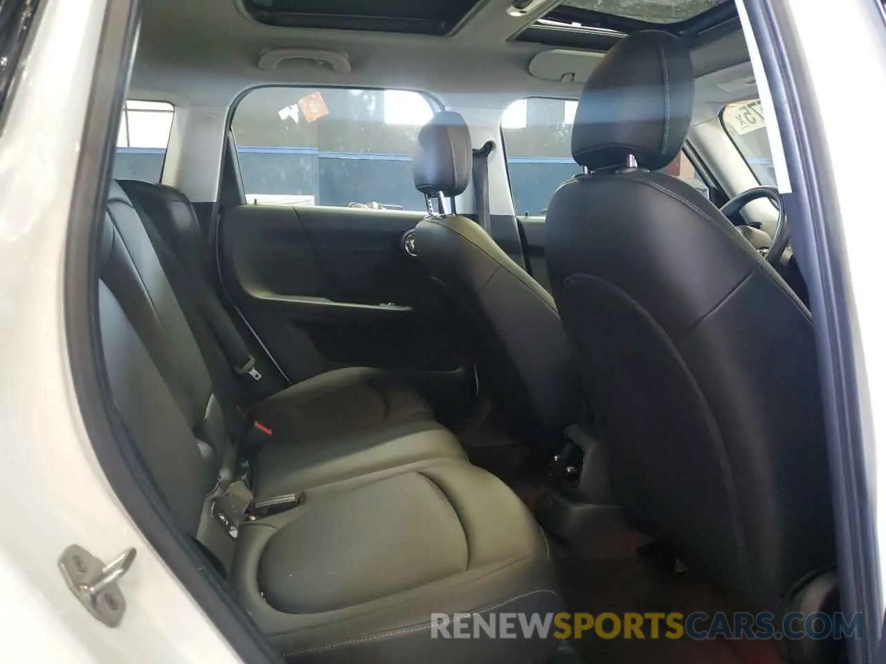10 Photograph of a damaged car WMZYV5C54K3F58009 MINI COOPER 2019