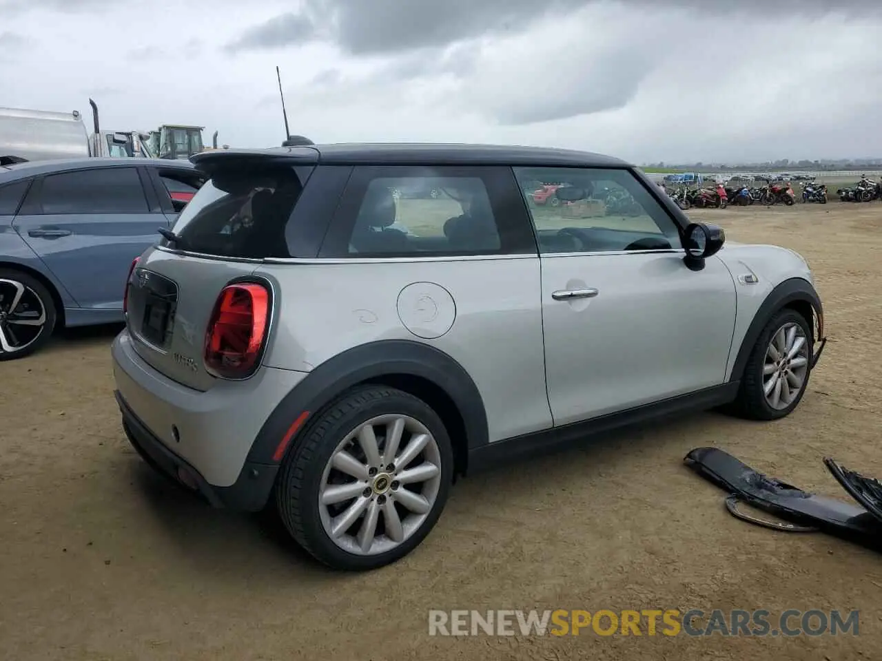 3 Photograph of a damaged car WMWXP3C08M2N53266 MINI COOPER 2021