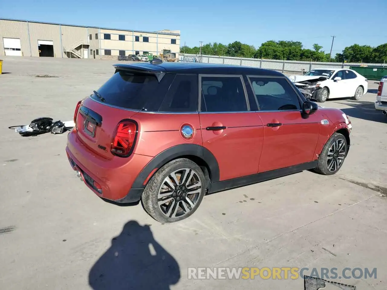 3 Photograph of a damaged car WMWXU9C08M2N29397 MINI COOPER 2021