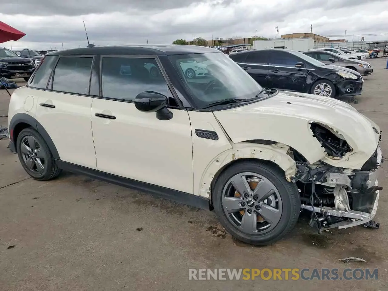 4 Photograph of a damaged car WMW33DK04N2R75649 MINI COOPER 2022