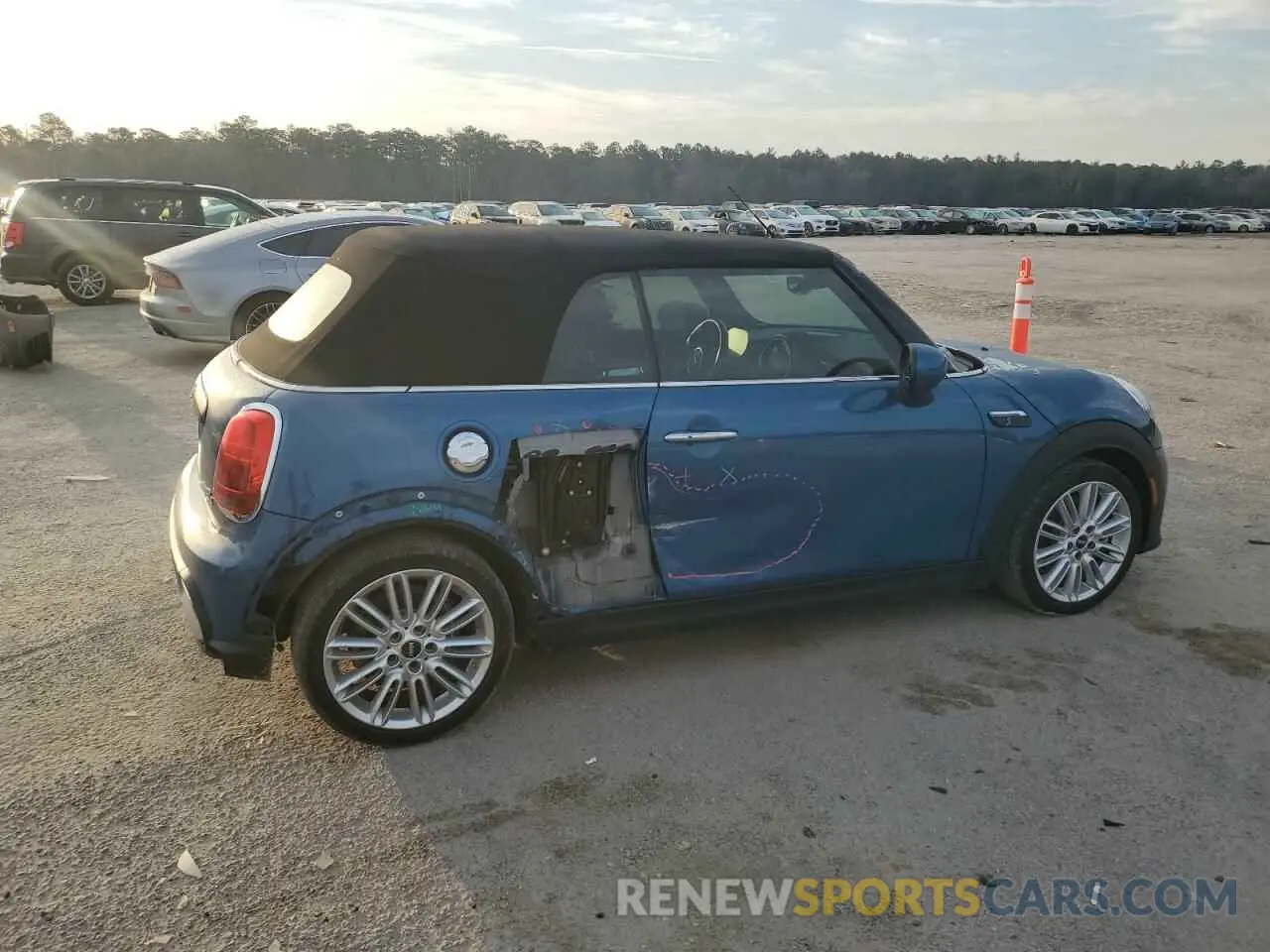 3 Photograph of a damaged car WMW43DL00N3P16346 MINI COOPER 2022