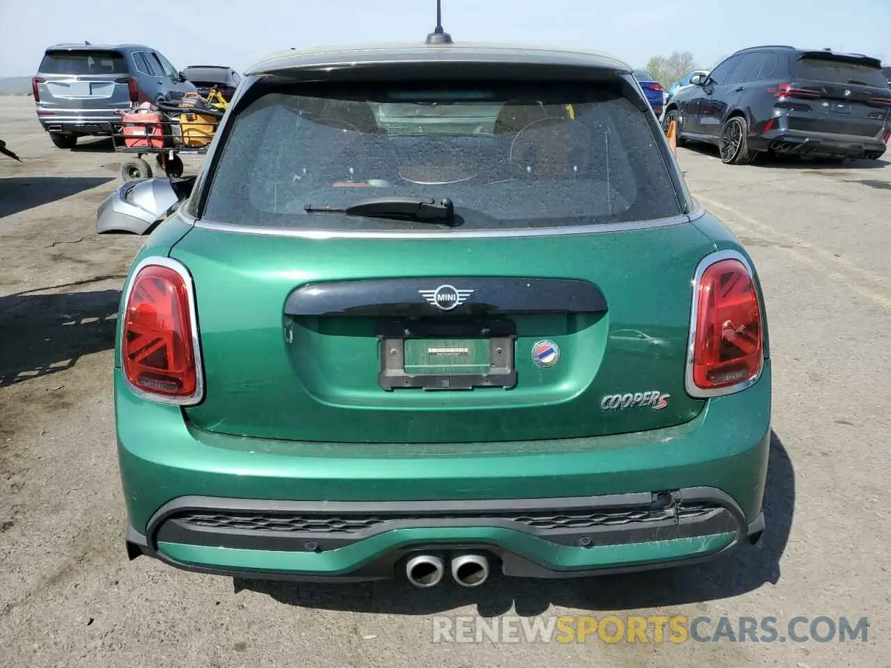 6 Photograph of a damaged car WMW53DK0XN2R31664 MINI COOPER 2022