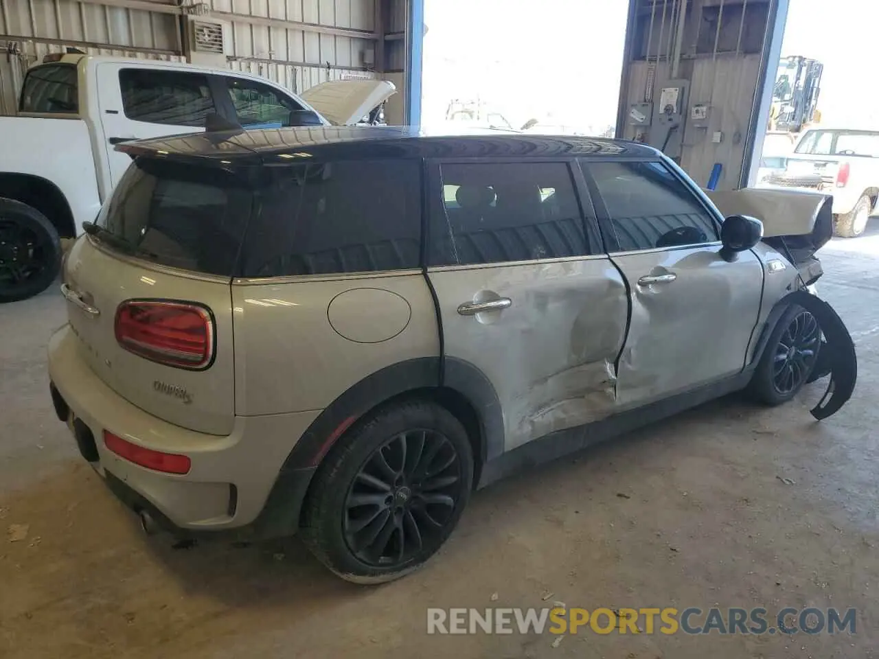 3 Photograph of a damaged car WMWLV7C06N2R15477 MINI COOPER 2022