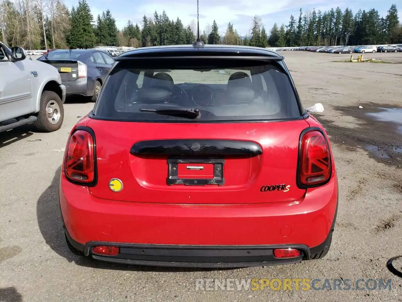 6 Photograph of a damaged car WMW13DJ01P2S85353 MINI COOPER 2023