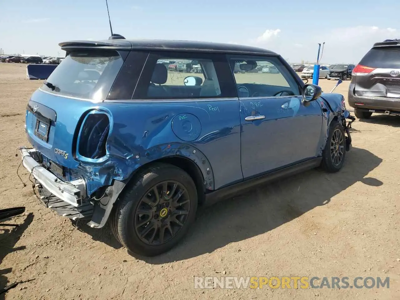 3 Photograph of a damaged car WMW13DJ03P2T91531 MINI COOPER 2023