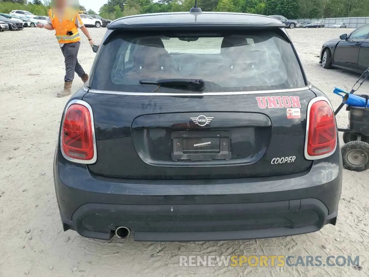 6 Photograph of a damaged car WMW33DH02P2S77440 MINI COOPER 2023