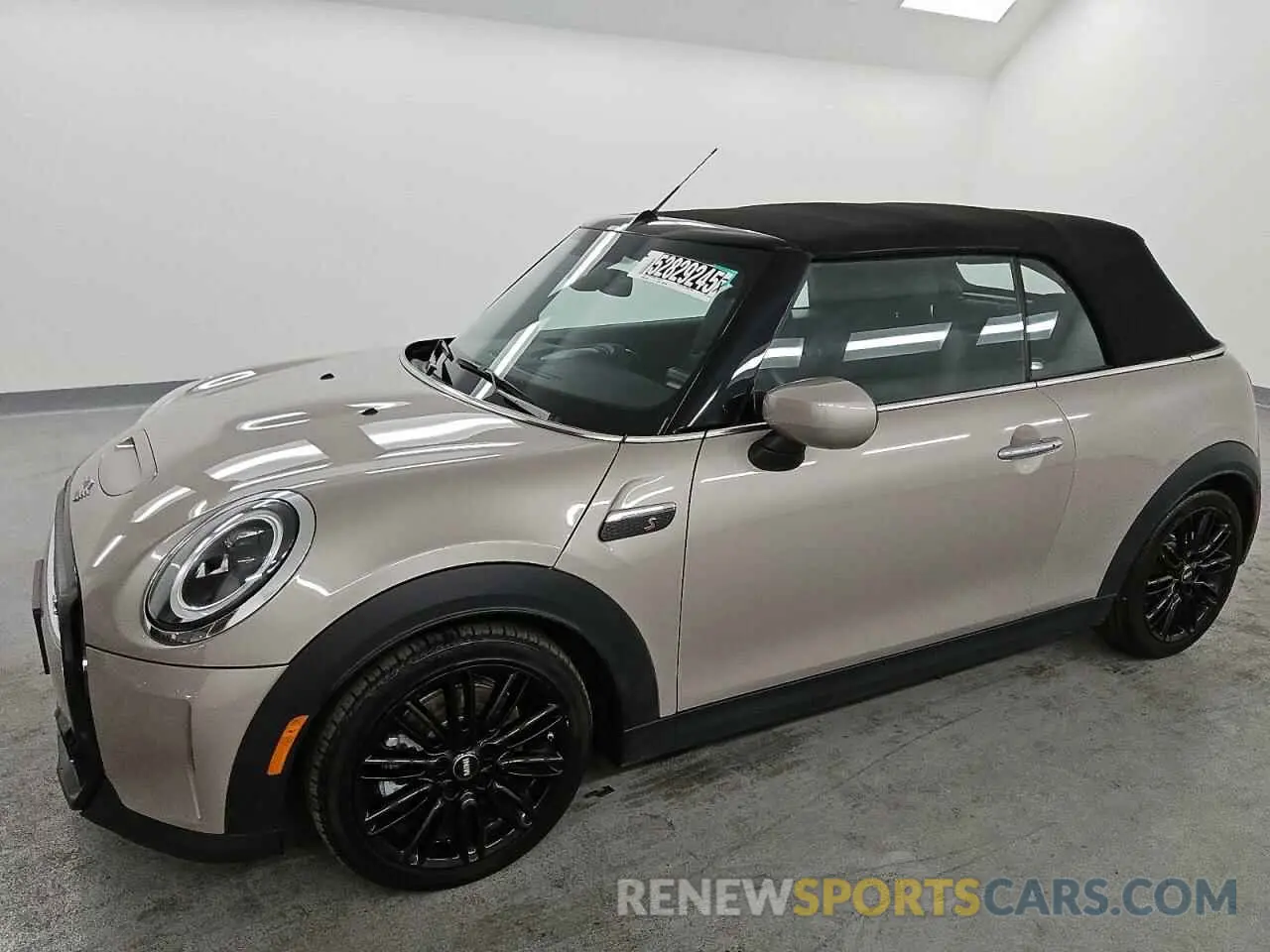 1 Photograph of a damaged car WMW43DL02R3R79718 MINI COOPER 2024