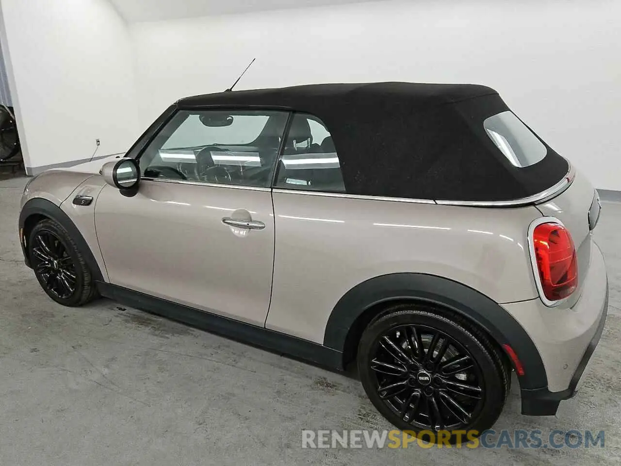 2 Photograph of a damaged car WMW43DL02R3R79718 MINI COOPER 2024